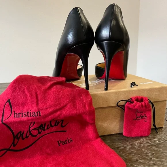 Description
• Christian Louboutin Leather Pumps
• Black
• Pointed-Toes - Picture 8 of 10